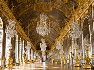 The Hall of Mirrors, Palace of Versailles © Jose Ignacio Soto / Shutterstock.com