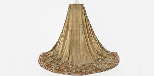 AAR Cloak worn by Dame Nellie Melba as Elsa in Lohengrin, c. 1891. Designed by Jean-Philipe Worth.jpg