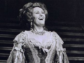 Dame Joan Sutherland in The Merry Widow (1988) - photo by William Moseley / Opera Australia Archives