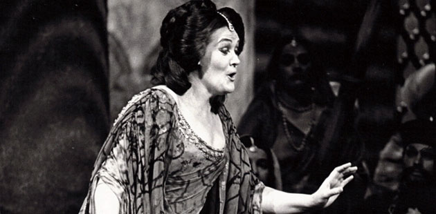 Joan-Sutherland-in-the-title-role-of-Lakmé-The-Australian-Opera-1976-Photograph-by-William-Moseley-Courtesy-of-Opera-Australia-Archives