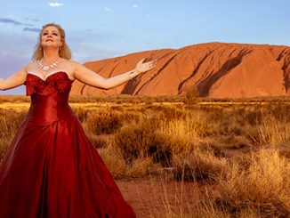 Angela-Hogan-Opera-Gala-at-Uluru-courtesy-of-Opera-Australia