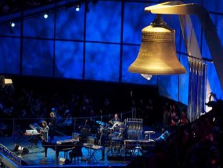 Mike-Oldfield-performing-Tubular-Bell-at-the-2021-London-Olympics-Opening-Ceremony
