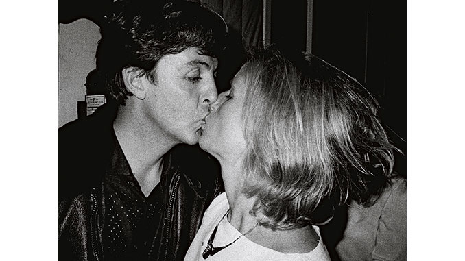 AAR-MAAS-Paul-and-Linda-McCartney-Abbey-Road-Studios-London-1982-©-Robert-Rosen
