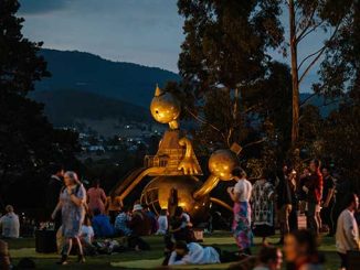 MONA-Girls-Rule-2016-18-Tom-Otterness-on-the-Mona-lawn