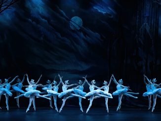 AAR-Swans-The-United-Ukrainian-Ballet-Swan-Lake