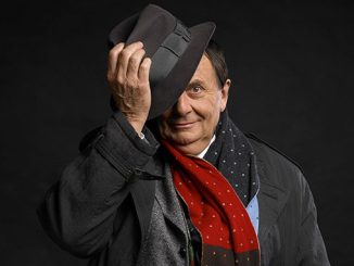 Barry Humphries AO CBE photo by Simon Schulter