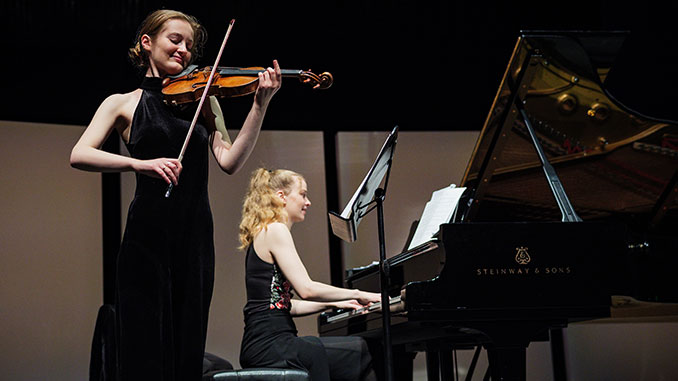 Musica-Viva-Noa-Wildschut-and-Elisabeth-Brauss-photo-by-Tony-McDonough