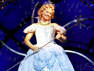 Suzie Mathers as Glinda photo by Maye Wong