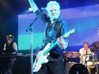 St Kilda Festival Icehouse Plays Flowers