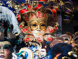 llanydd-lloyd-unsplash-masks