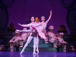 QB-Camilo-Ramos-and-Yanela-Pinera-in-Queensland-Ballet's-production-of-The-Nutcracker-photo-by-David-Kelly