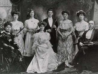 AAR-Portrait-of-the-Corrick-family-with-musical-instruments-c1912