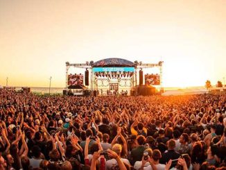 Main-Stage-at-St-Kilda-Festival-2019-at-sunset-photo-by-Mackenzie-Sweetnam