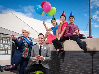 AAR-AFC-Libby-O’Donovan-and-Michael-Griffiths-with-Georgia-Linsenmeier,-Tamara-Durand-and-Daivik-Chopra-from-South-Australian-Public-Primary-Schools-Choir-photo-by-Naomi-Jellicoe