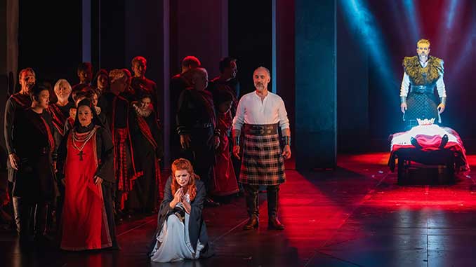 State-Opera-Macbeth-photo-by-Tyr-Liang