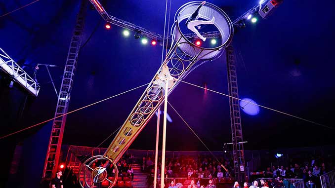 The Great Moscow Circus Extreme Great Wheel Hewin Lyezkosky Boliver photo by Chowie Photography