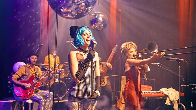 Berlin-Burlesque-photo-by-Dean-MacKenzie